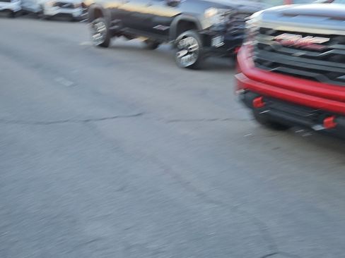 Used 2023 GMC Sierra 1500 AT4 w/ Technology Package image 11