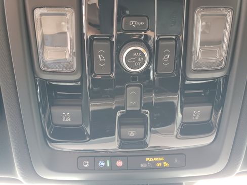 Used 2026 Chevrolet Suburban High Country RWD image 26