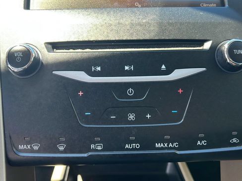 Used 2013 Ford Fusion SE FWD image 22