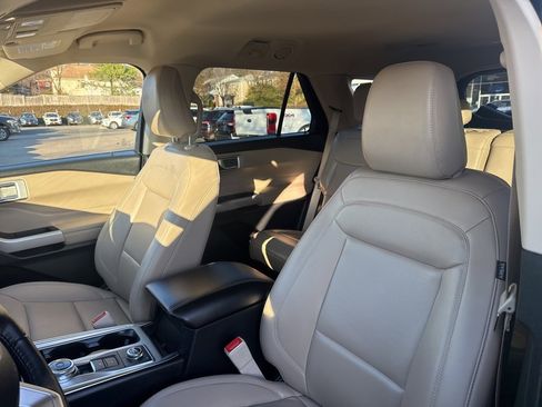 Used 2022 Ford Explorer XLT w/ Equipment Group 202A image 21