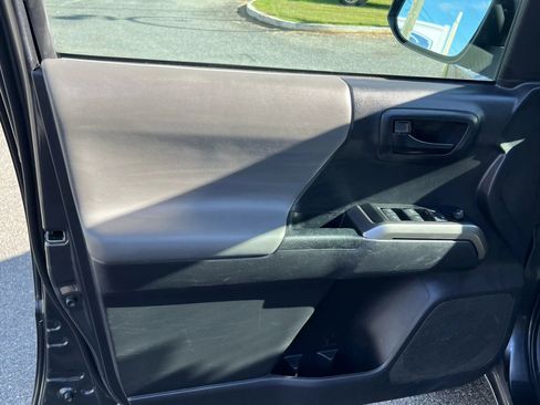 Used 2022 Toyota Tacoma SR5 image 11