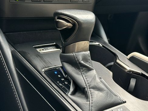 Used 2024 Lexus ES 300h w/ Premium Package FWD image 19