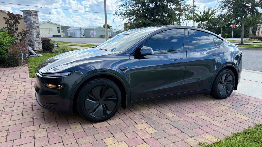 Used 2026 Tesla Model Y Long Range AWD/4WD image 3
