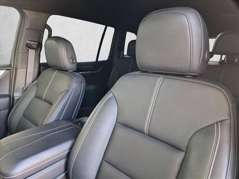 Used 2025 GMC Acadia Elevation w/ Elevation Premium Package FWD image 13