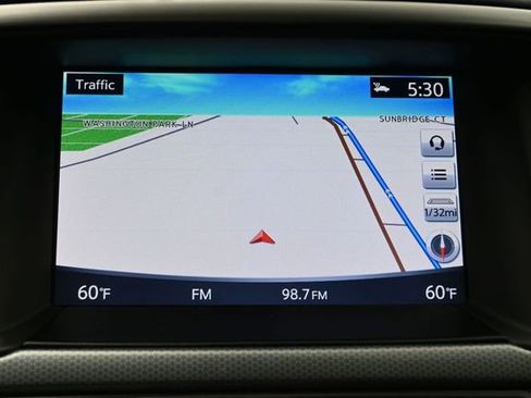 Used 2018 Nissan Pathfinder SL AWD/4WD image 14