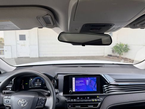 Used 2025 Toyota Camry LE image 33