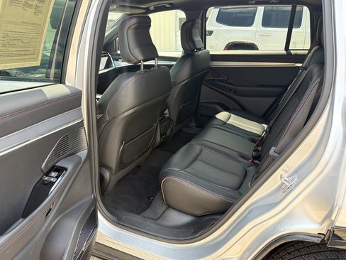 Used 2024 Jeep Wagoneer Launch Edition AWD/4WD image 15