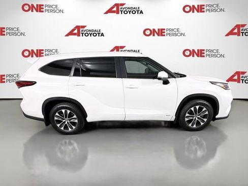 Certified 2025 Toyota Highlander XLE image 8