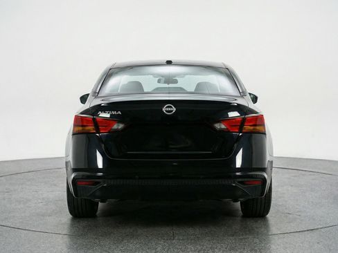 Used 2025 Nissan Altima 2.5 SV FWD image 7