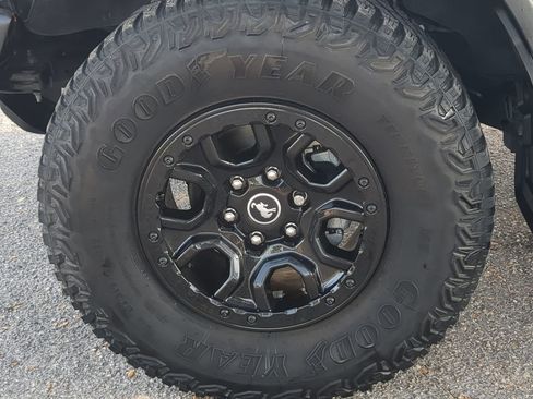 Used 2023 Ford Bronco Black Diamond image 11