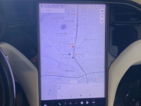 Used 2019 Tesla Model X image 13