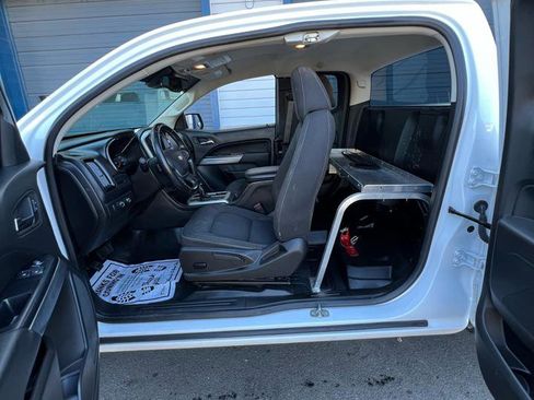 Used 2022 Chevrolet Colorado LT w/ Fleet Safety Package image 9