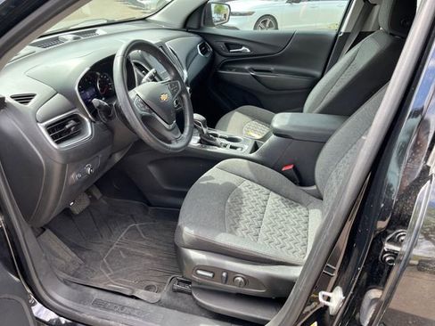 Used 2022 Chevrolet Equinox LT image 2