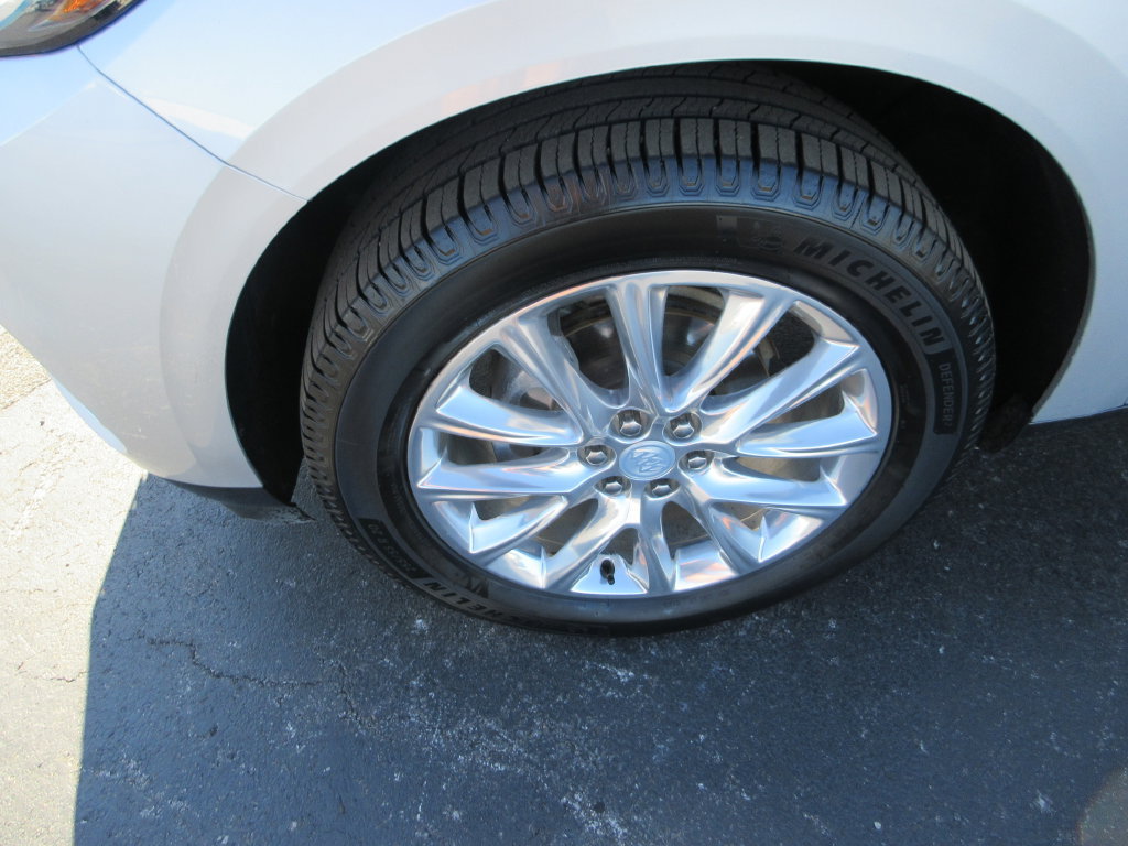 Used 2019 Buick Enclave Essence FWD image 14