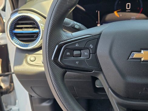Certified 2025 Chevrolet Trax LT FWD image 28