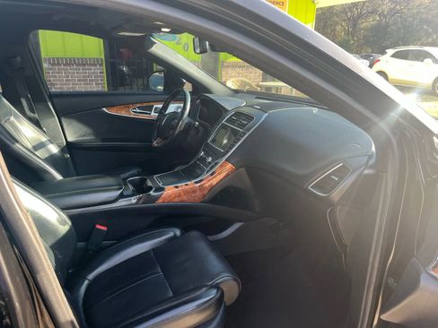 Used 2017 Lincoln MKX Reserve w/ Luxury Package image 10