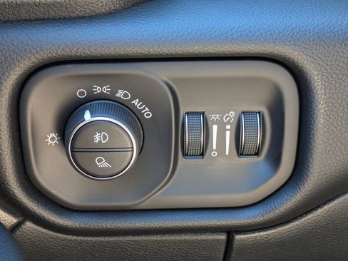 New 2026 RAM 2500 Laramie AWD/4WD image 27