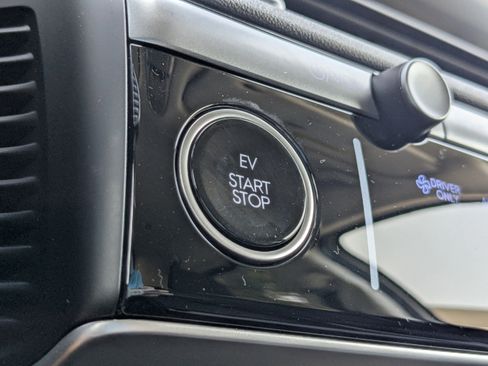 New 2025 Hyundai Ioniq 5 SE image 28