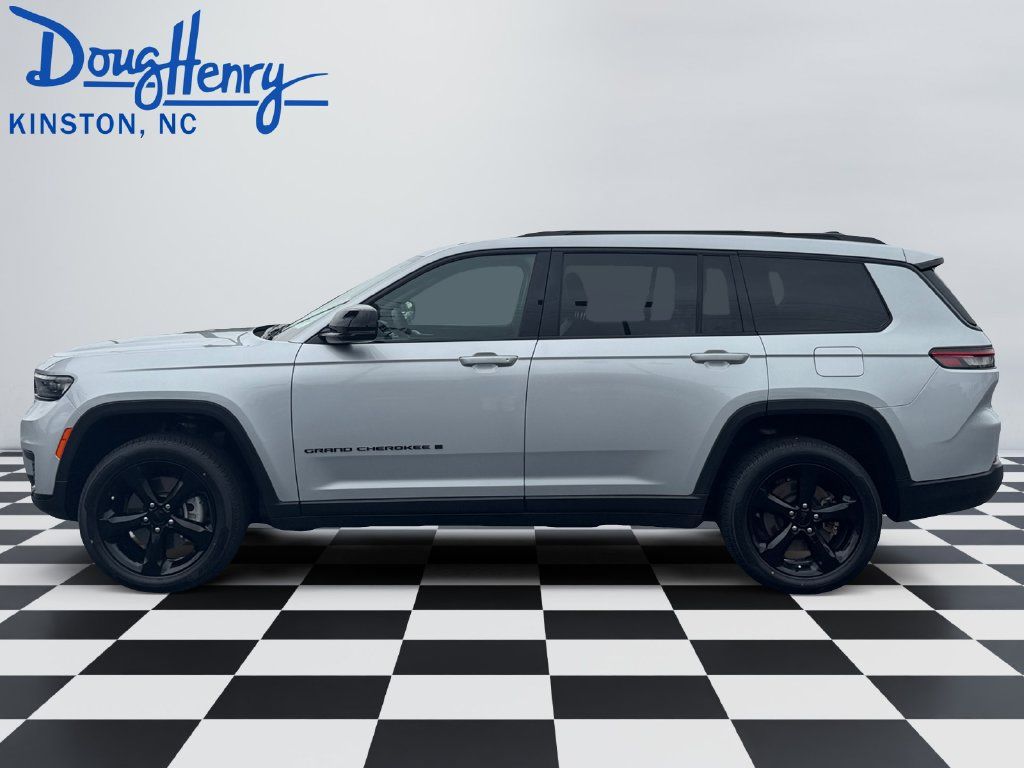 Used 2024 Jeep Grand Cherokee L Altitude AWD/4WD image 2