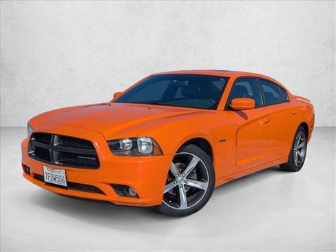 Used 2014 Dodge Charger SXT RWD image 1
