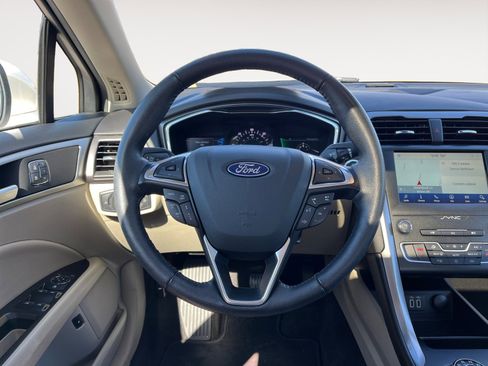 Used 2020 Ford Fusion SEL image 13