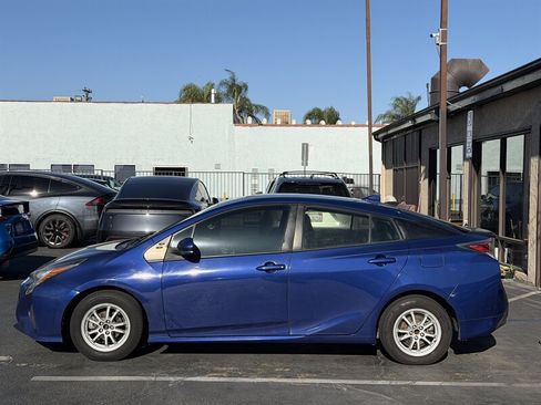 Used 2017 Toyota Prius One FWD image 4
