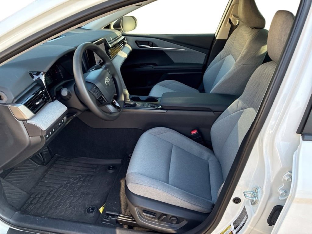 Used 2025 Toyota Camry LE FWD image 22