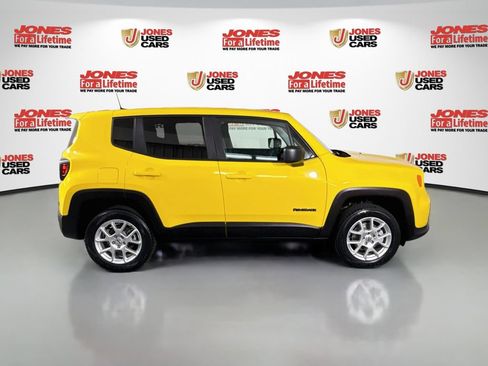 Used 2023 Jeep Renegade Latitude AWD/4WD image 16