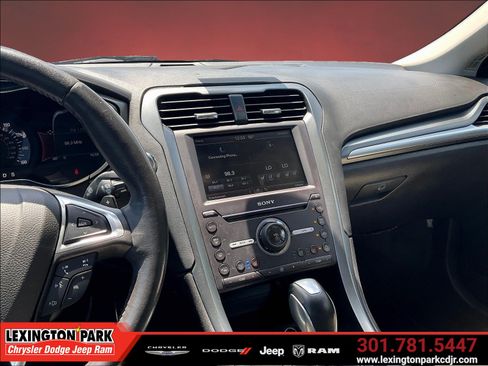 Used 2016 Ford Fusion Titanium AWD/4WD image 9