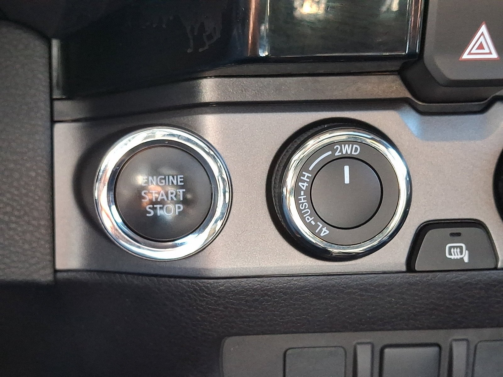 Used 2018 Toyota Tacoma TRD Sport AWD/4WD image 25