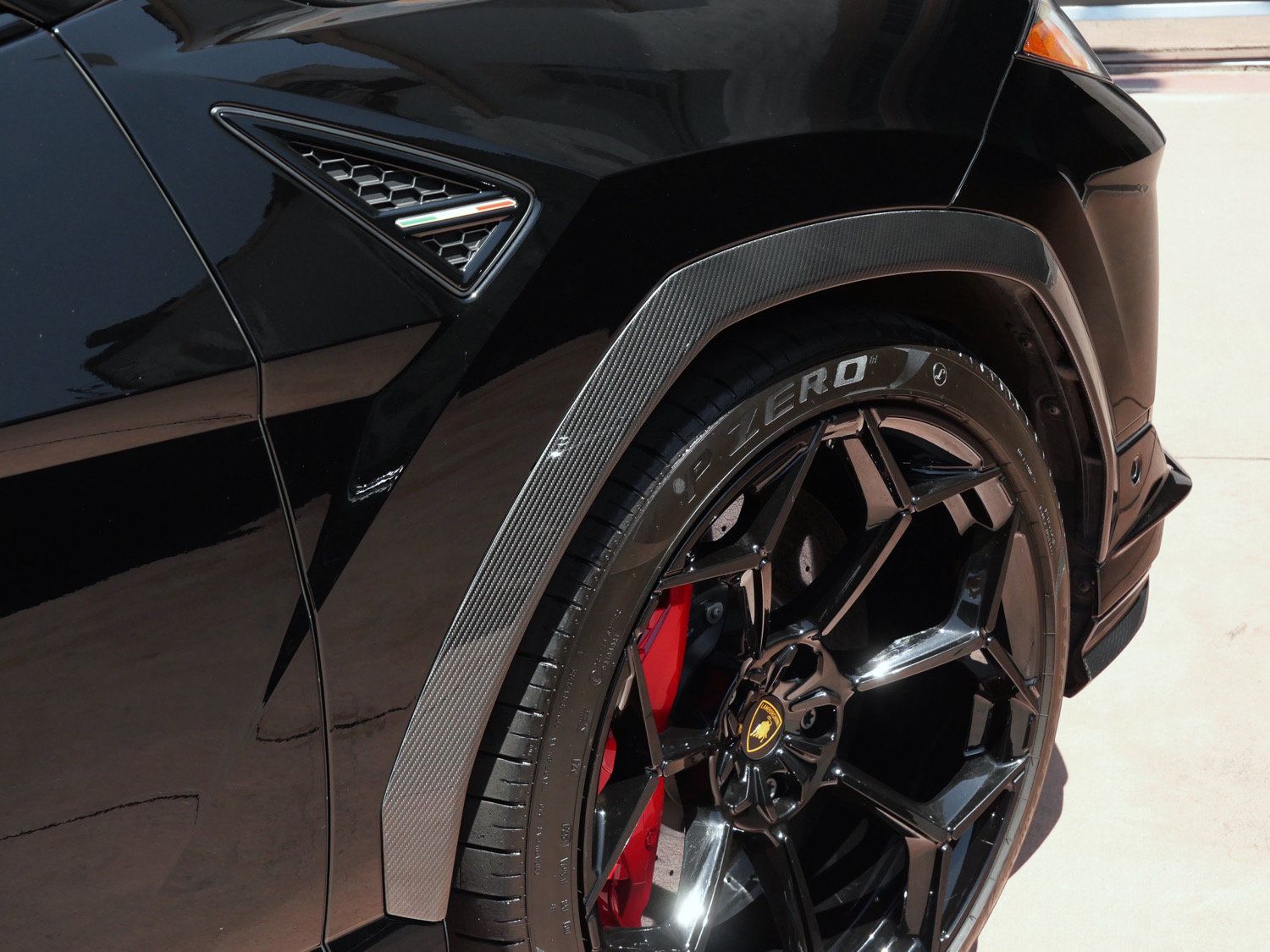 Used 2024 Lamborghini Urus Performante AWD/4WD image 30