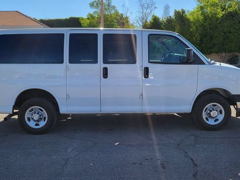 Used 2020 Chevrolet Express 2500 LT w/ LT Preferred Equipment Group RWD image 12