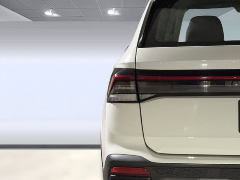 Used 2025 Volkswagen Taos S image 13