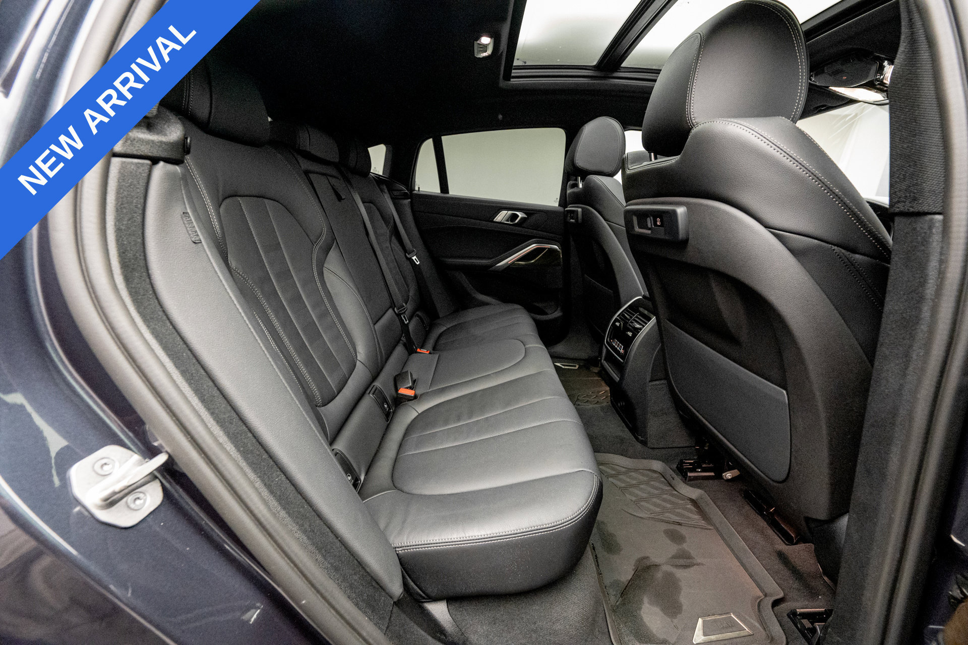 Used 2022 BMW X6 xDrive40i w/ M Sport Package AWD/4WD image 16
