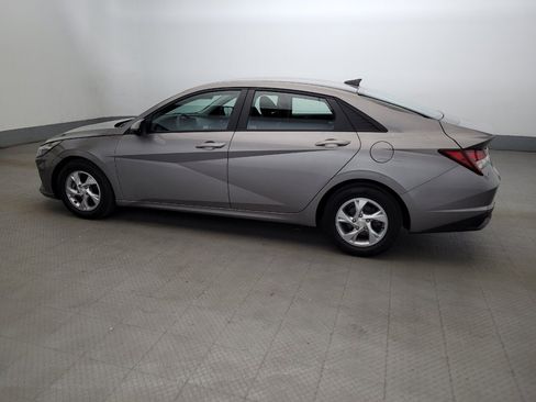 Used 2021 Hyundai Elantra SE FWD image 3