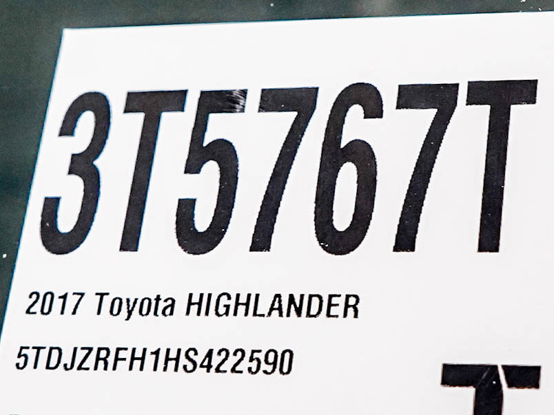 Used 2017 Toyota Highlander XLE AWD/4WD image 31