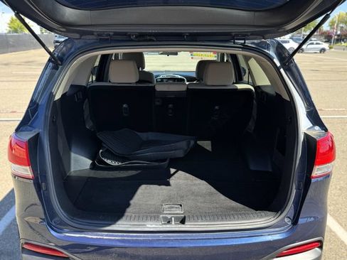 Used 2017 Kia Sorento FWD image 11