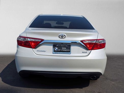 Used 2017 Toyota Camry XLE w/ Convenience Package FWD image 4