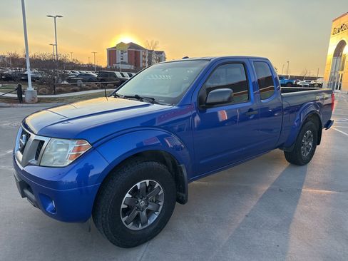 Used 2014 Nissan Frontier Desert Runner image 3