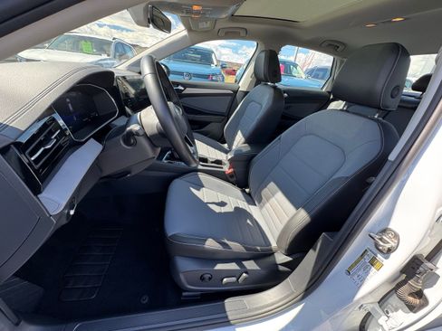 Used 2025 Volkswagen Jetta SE image 11