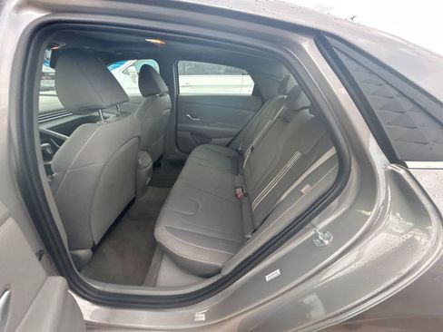 Used 2025 Hyundai Elantra SEL FWD image 8