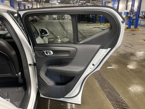 Used 2025 Volvo XC40 B5 Core image 19