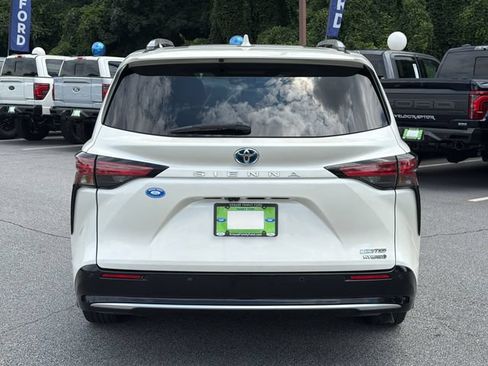 Used 2021 Toyota Sienna Limited FWD image 7