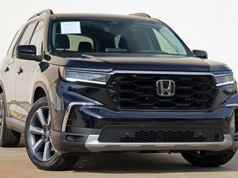 Used 2023 Honda Pilot Touring image 4