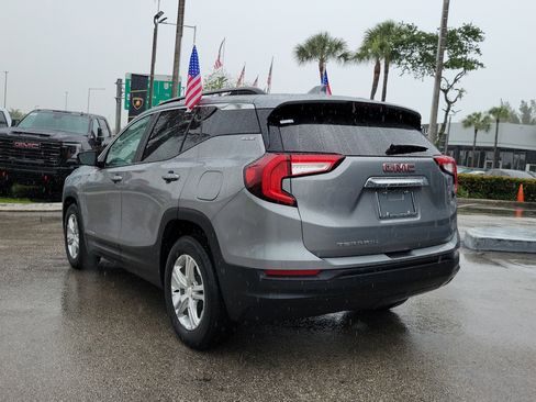 Used 2023 GMC Terrain SLE w/ Driver Convenience Package image 7