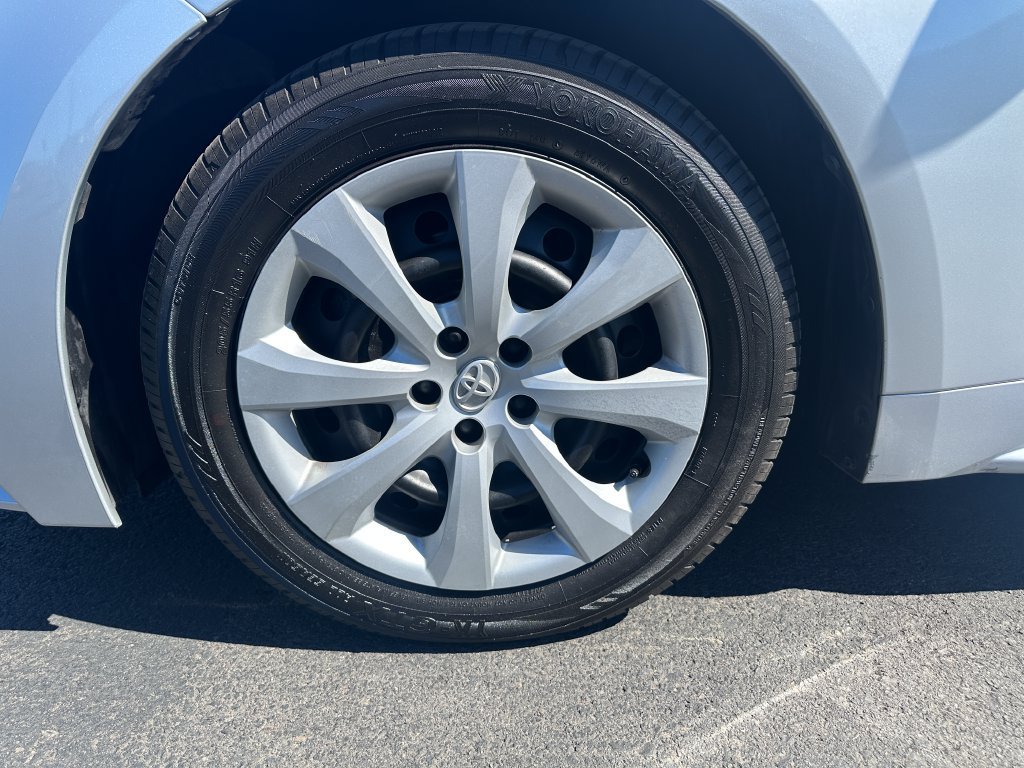 Used 2020 Toyota Corolla LE FWD image 12