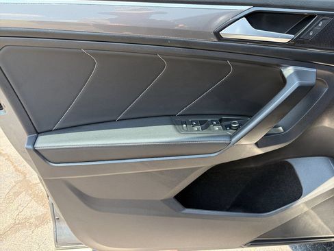 Certified 2022 Volkswagen Tiguan SE R-Line FWD image 25