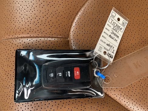 Used 2021 Toyota Avalon Limited w/ Advanced Safety Package image 37