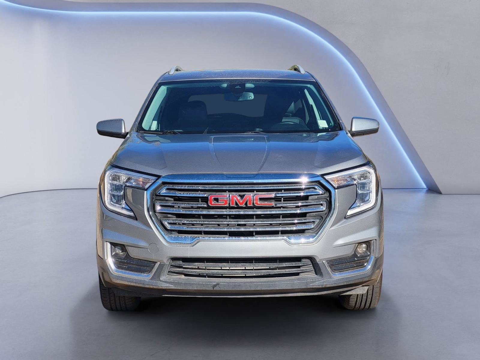 Used 2024 GMC Terrain SLT AWD/4WD image 2