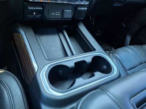Used 2022 Chevrolet Silverado 1500 High Country AWD/4WD image 26